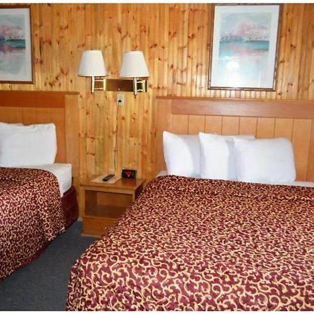 Green Acre Motel By Oyo Near Rush County Airport La Crosse Exterior foto