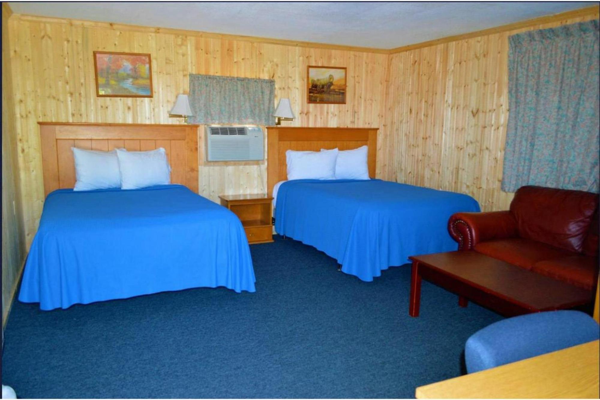 Green Acre Motel By Oyo Near Rush County Airport La Crosse Exterior foto
